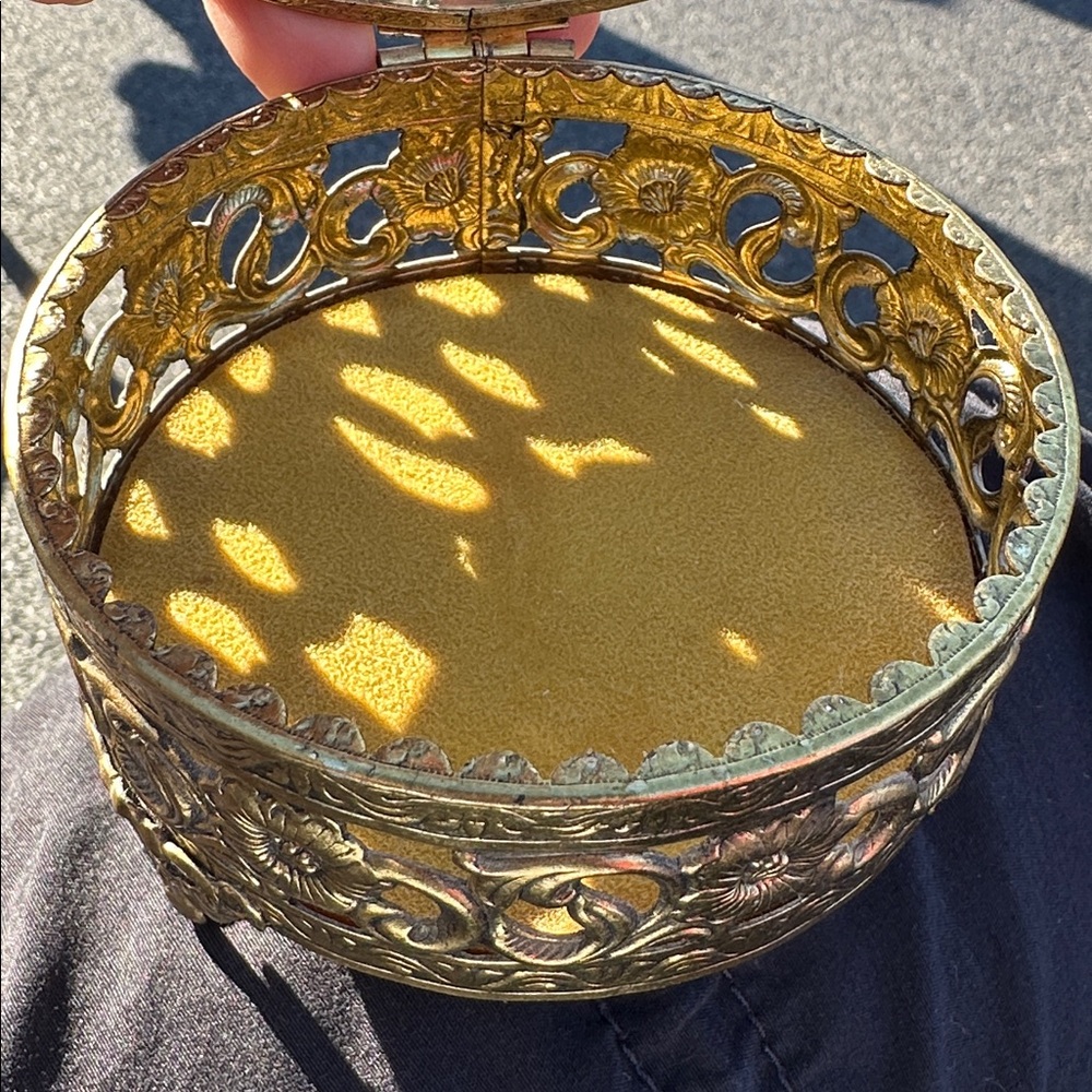 Vintage Ormolu Filigree Jewelry box - Picture 3 of 10